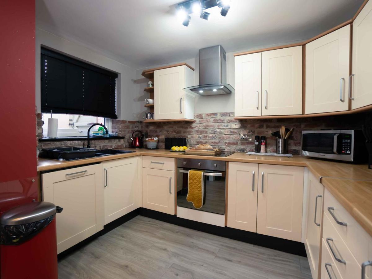 Pass The Keys Amazing, Newly Renovated 5Bedroom House Sleeps 10 스카버러 외부 사진