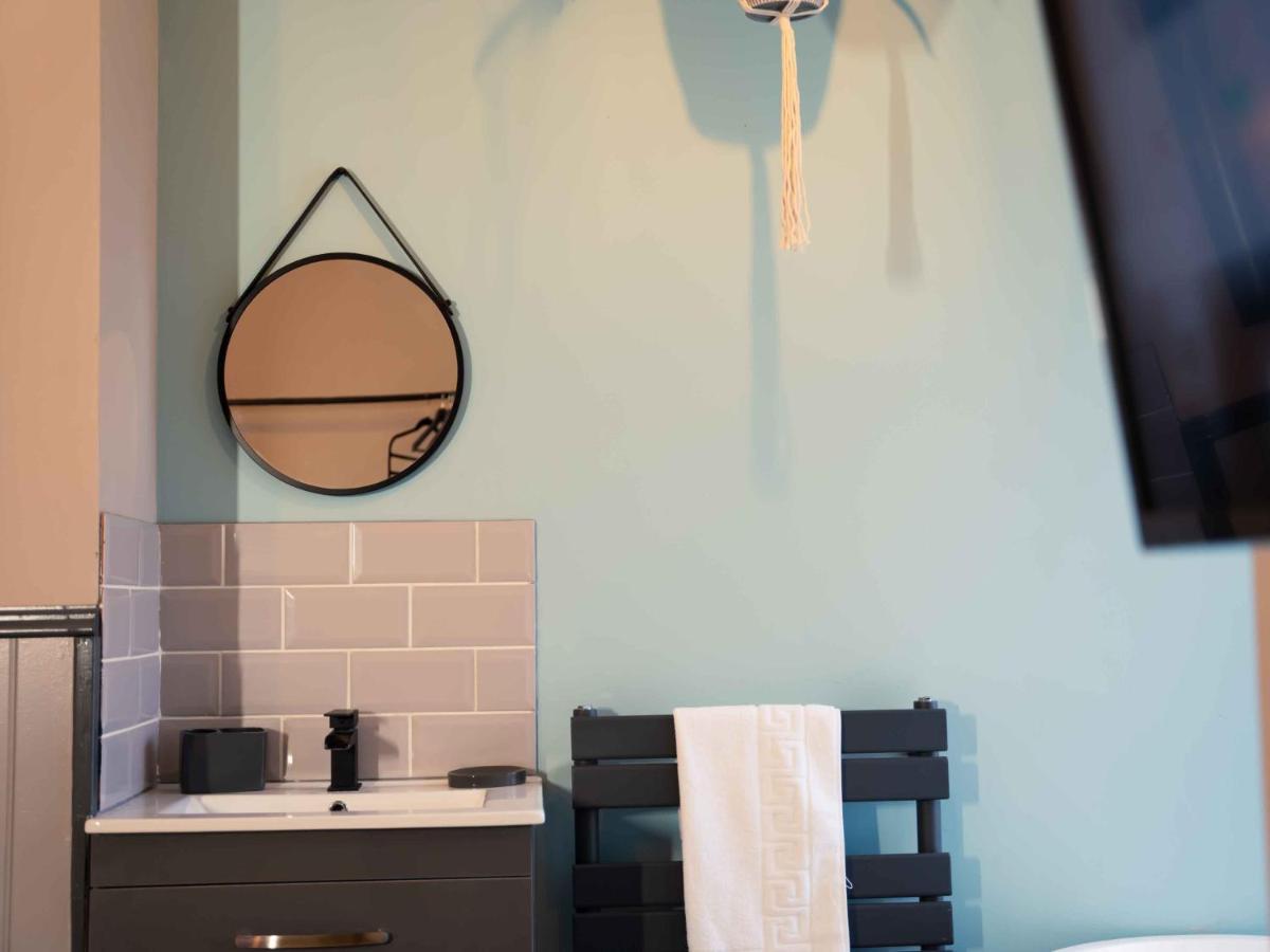 Pass The Keys Amazing, Newly Renovated 5Bedroom House Sleeps 10 스카버러 외부 사진