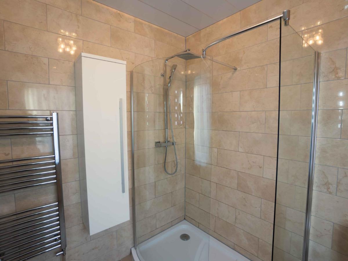 Pass The Keys Amazing, Newly Renovated 5Bedroom House Sleeps 10 스카버러 외부 사진