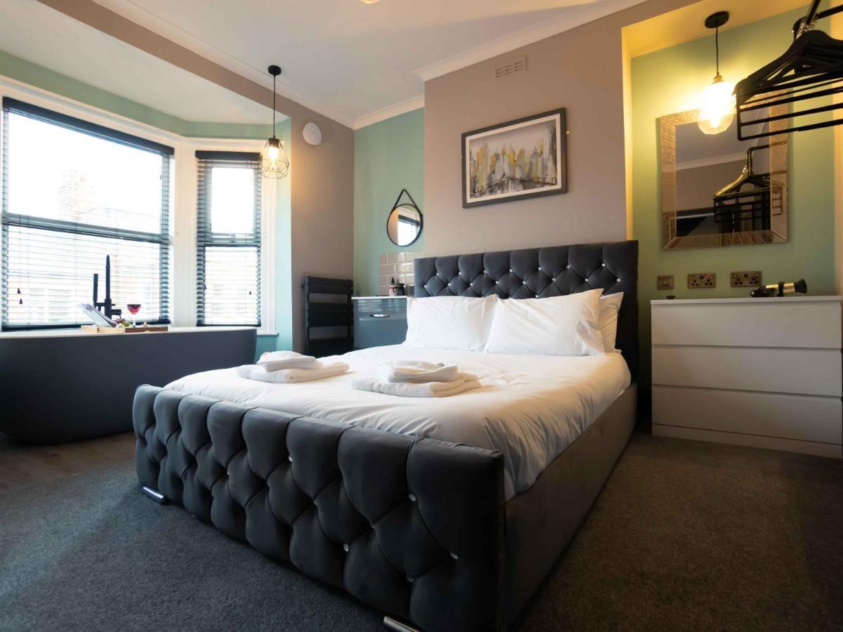 Pass The Keys Amazing, Newly Renovated 5Bedroom House Sleeps 10 스카버러 외부 사진