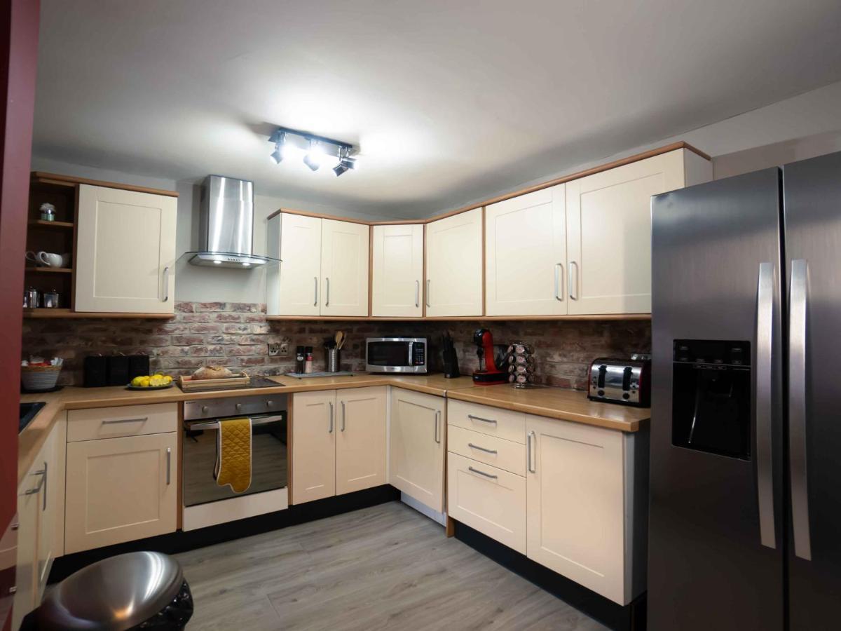 Pass The Keys Amazing, Newly Renovated 5Bedroom House Sleeps 10 스카버러 외부 사진